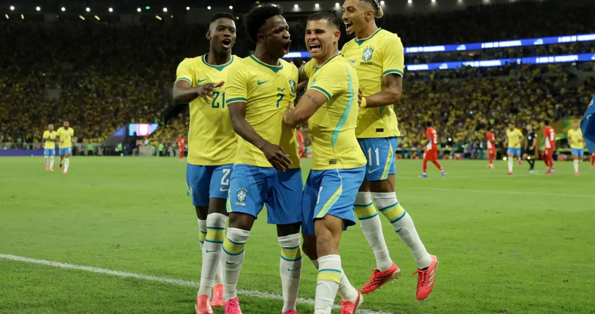 Jugadores de Brasil celebrando un gol Jugadores de Brasil celebrando un gol