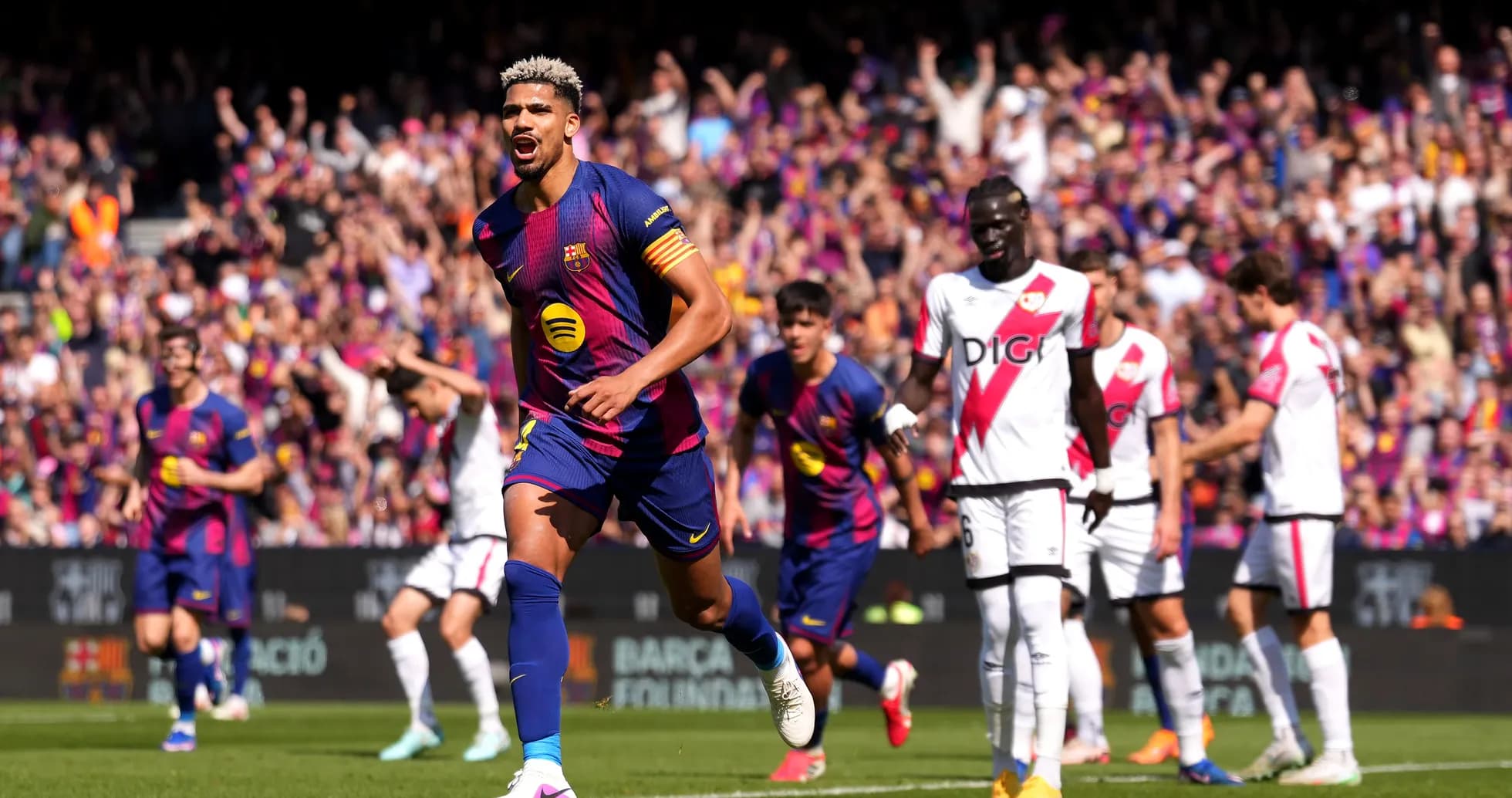 Jugador de Barcelona celebrando un gol Jugador de Barcelona celebrando un gol