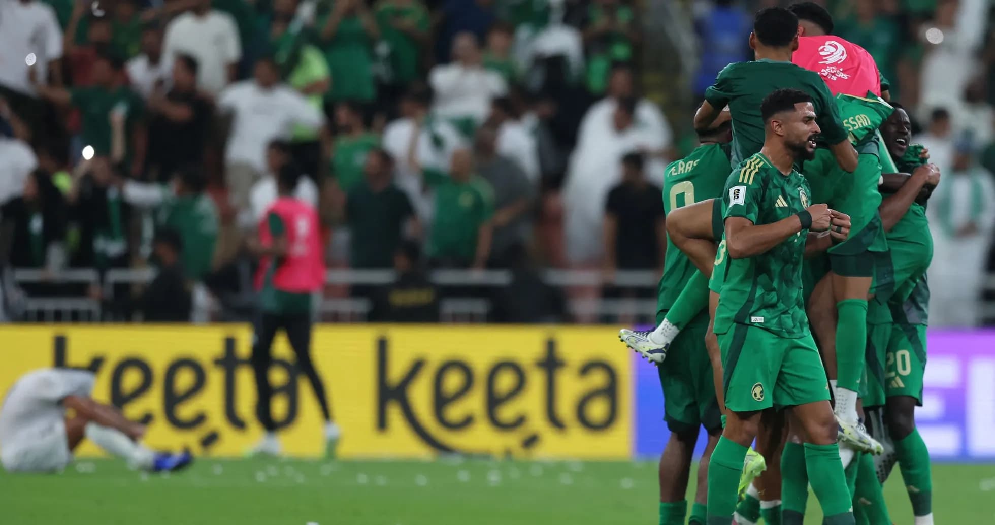 Jugadores de Arabia Saudita celebrando en el campo Jugadores de Arabia Saudita celebrando en el campo