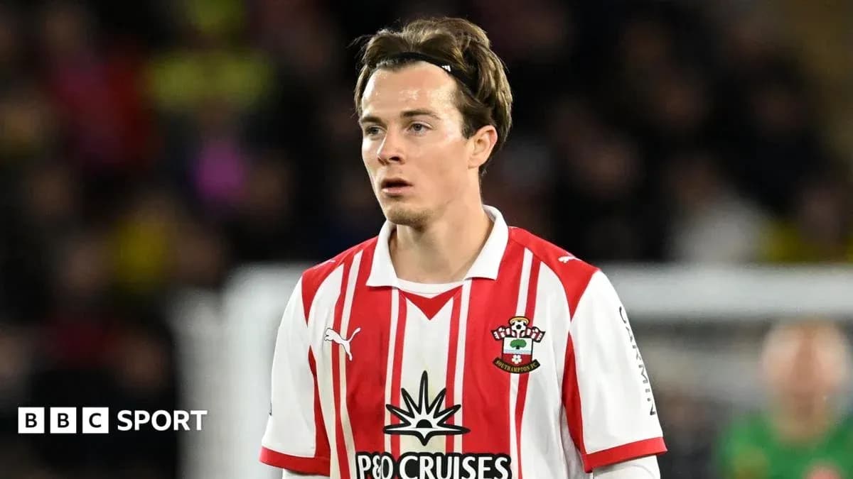 Jugador de Southampton en el campo durante partido Jugador de Southampton en el campo durante partido