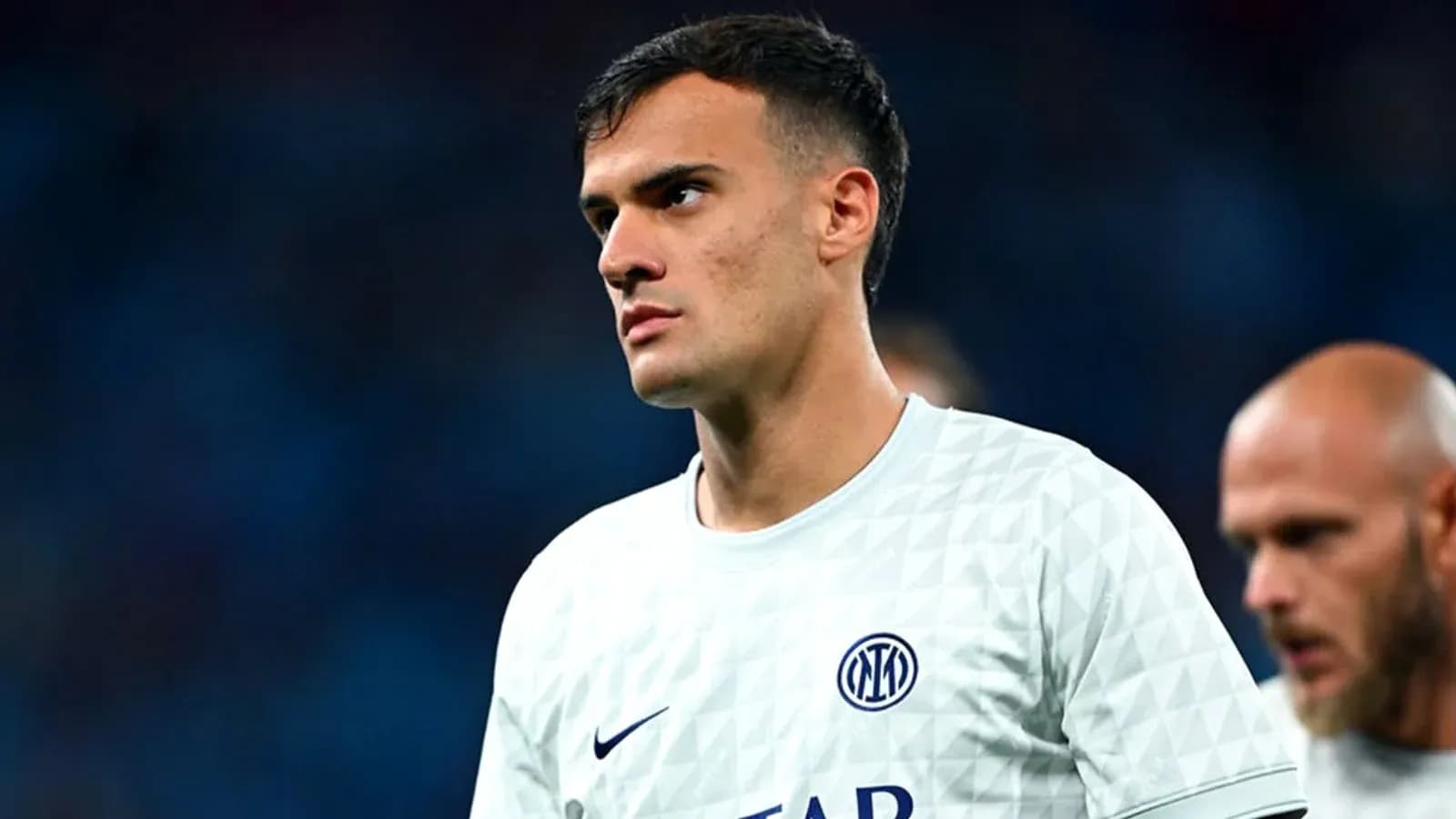 Jugador de Inter de Milán en uniforme de entrenamiento Jugador de Inter de Milán en uniforme de entrenamiento