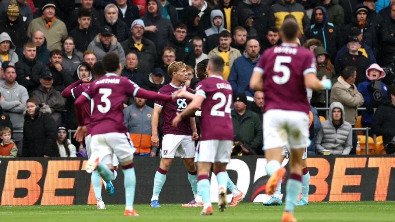 Jugadores de Burnley celebrando un gol Jugadores de Burnley celebrando un gol