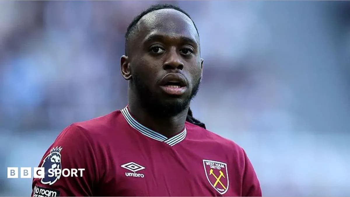 Jugador de West Ham en uniforme durante partido Jugador de West Ham en uniforme durante partido