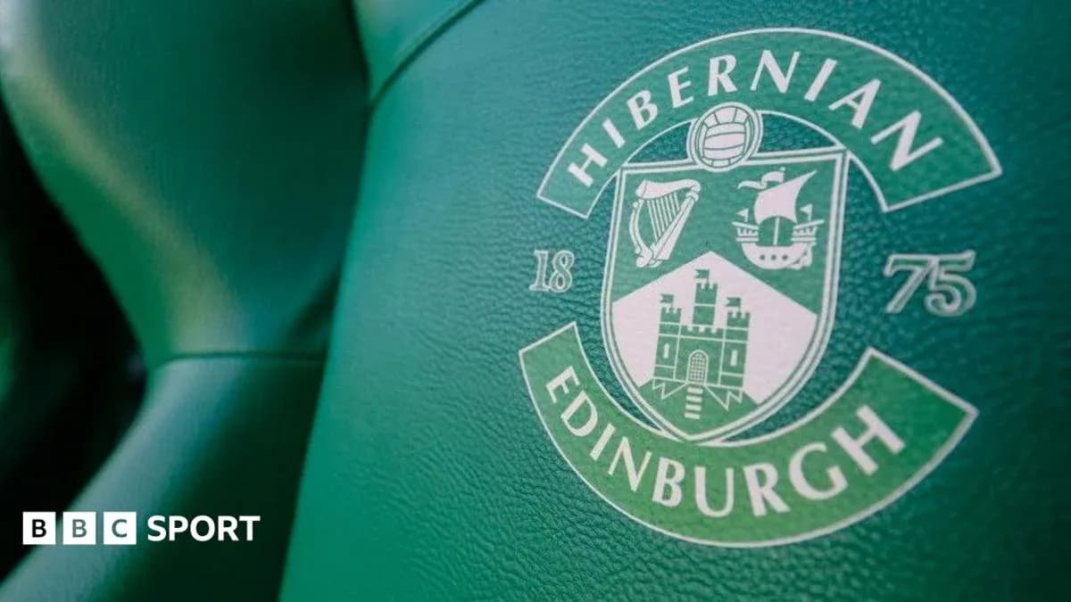Escudo de Hibernian FC en fondo verde Escudo de Hibernian FC en fondo verde