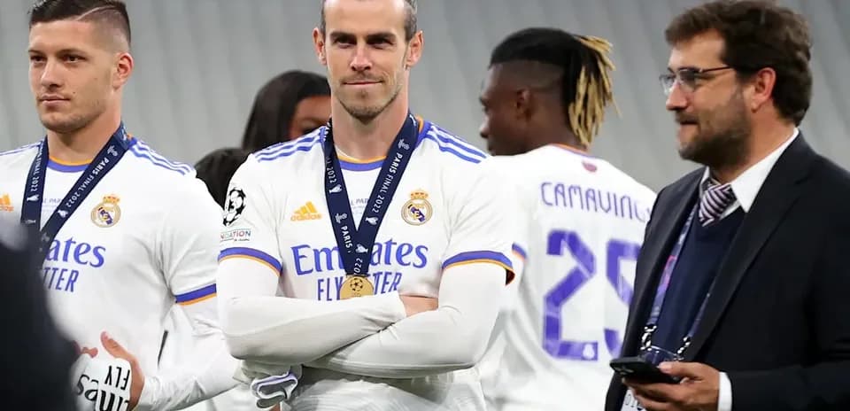 Jugadores de Real Madrid con medallas tras el partido Jugadores de Real Madrid con medallas tras el partido