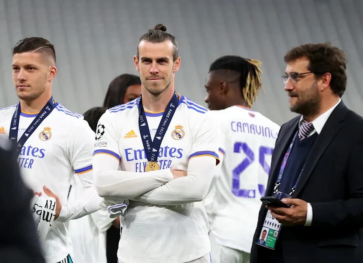 Jugadores de Real Madrid con medallas tras el partido Jugadores de Real Madrid con medallas tras el partido