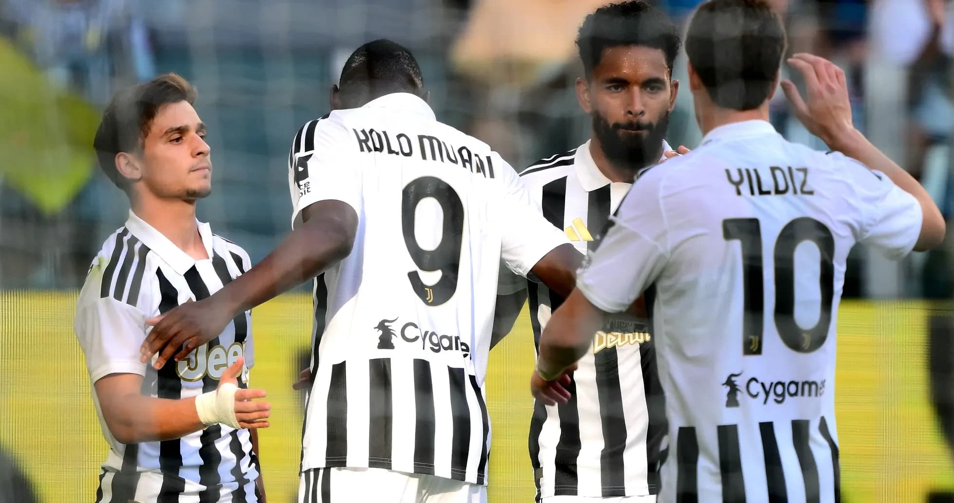 Jugadores de Juventus celebrando un gol juntos Jugadores de Juventus celebrando un gol juntos