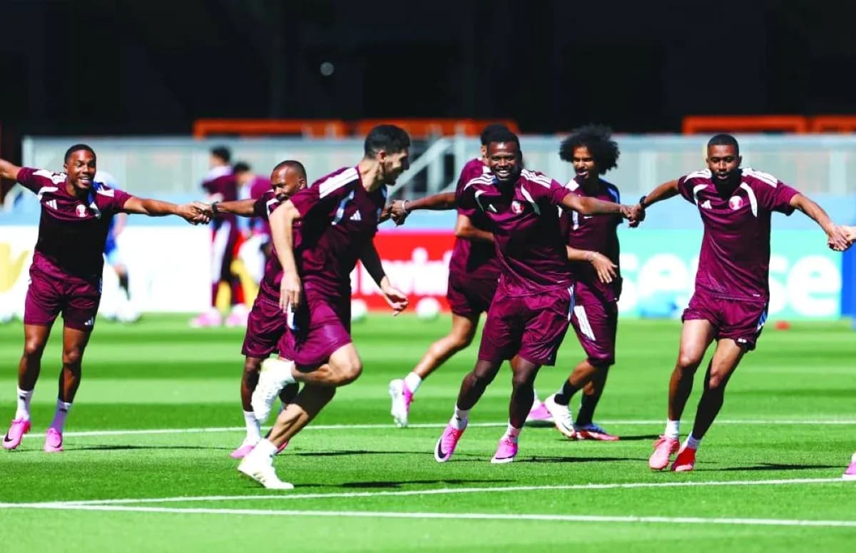 Jugadores de Qatar entrenando para el Mundial Jugadores de Qatar entrenando para el Mundial