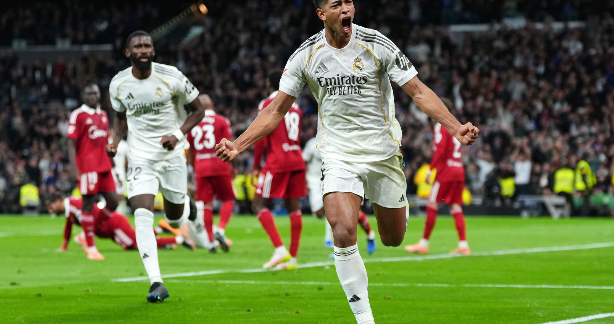 Jugador de Real Madrid celebra un gol Jugador de Real Madrid celebra un gol