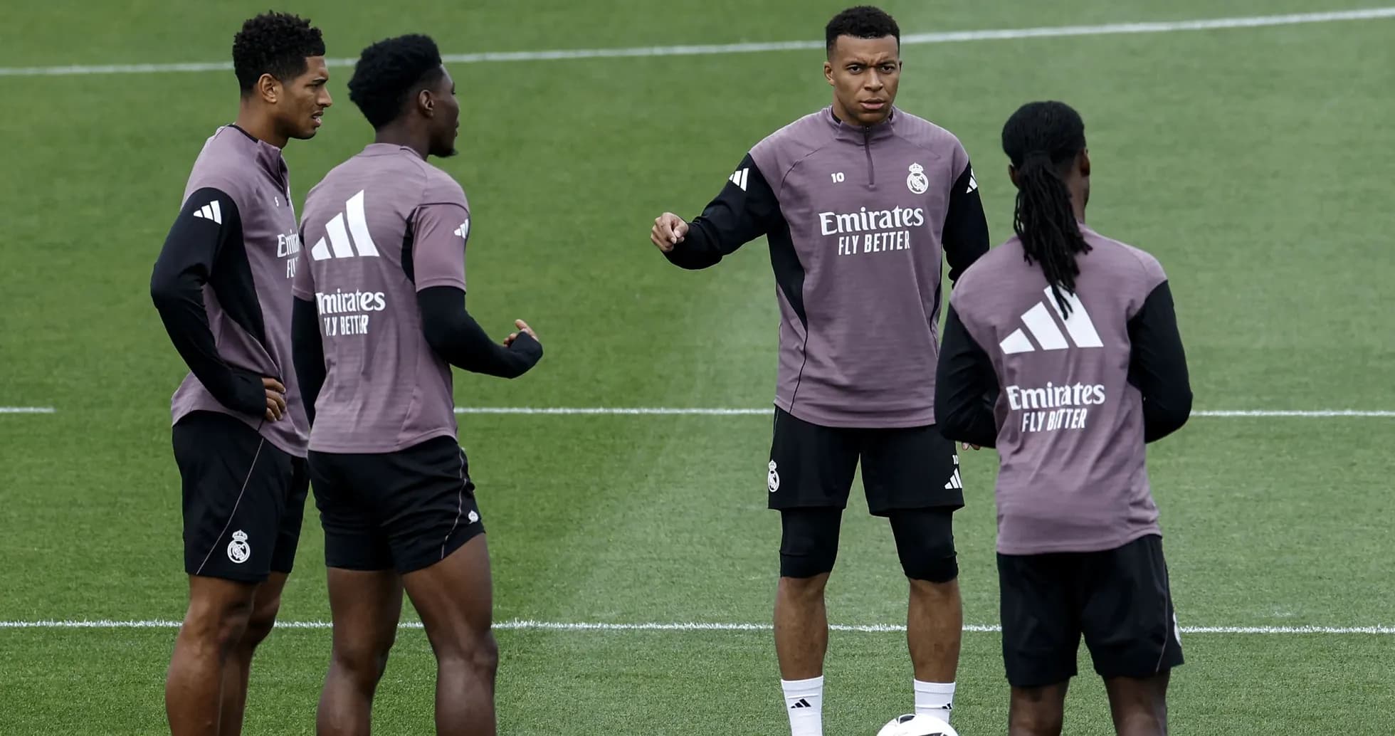 Jugadores de Real Madrid en sesión de entrenamiento Jugadores de Real Madrid en sesión de entrenamiento