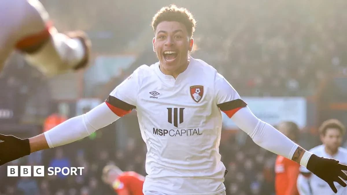 Jugador de Bournemouth celebrando un gol en el partido Jugador de Bournemouth celebrando un gol en el partido