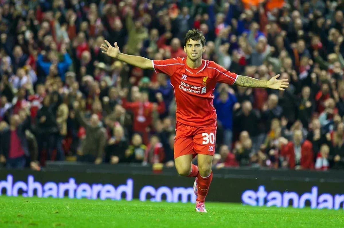 Jugador de Liverpool celebrando un gol en Anfield Jugador de Liverpool celebrando un gol en Anfield