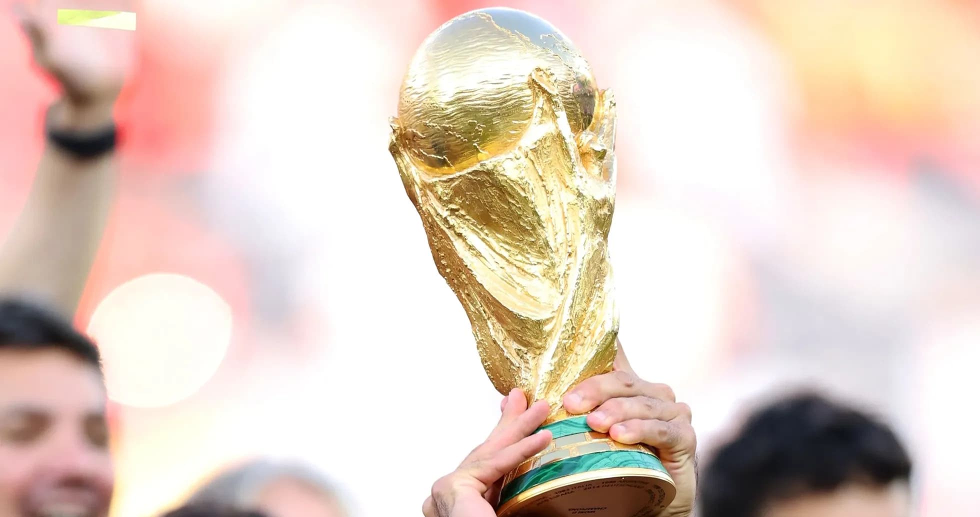 Trofeo de la Copa del Mundo siendo levantado Trofeo de la Copa del Mundo siendo levantado