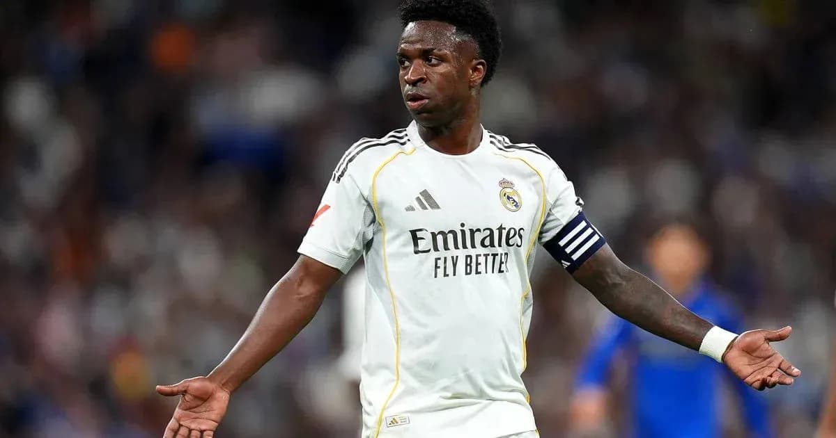 Jugador de Real Madrid gesticulando durante el partido Jugador de Real Madrid gesticulando durante el partido