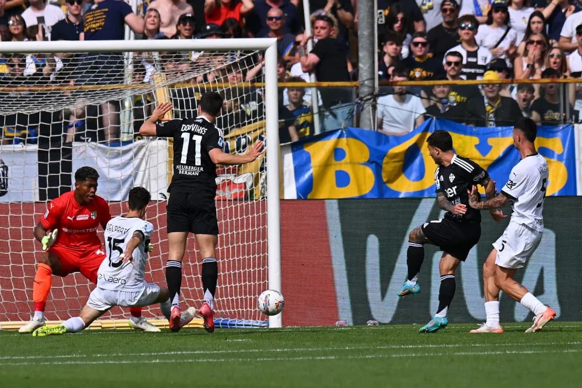 Gol de Parma en el partido contra Como Gol de Parma en el partido contra Como