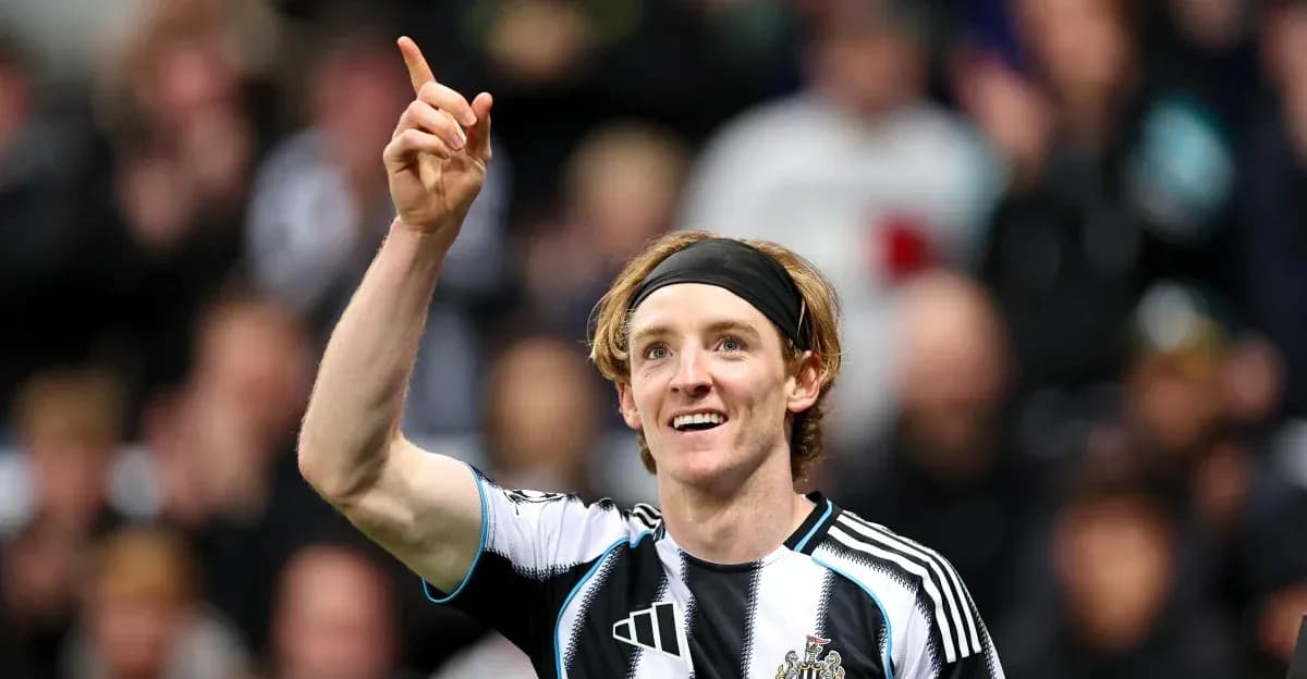 Jugador de Newcastle United celebrando un gol Jugador de Newcastle United celebrando un gol