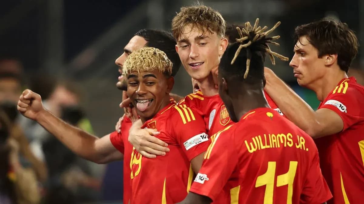 Jugadores de España celebrando un gol en el partido Jugadores de España celebrando un gol en el partido