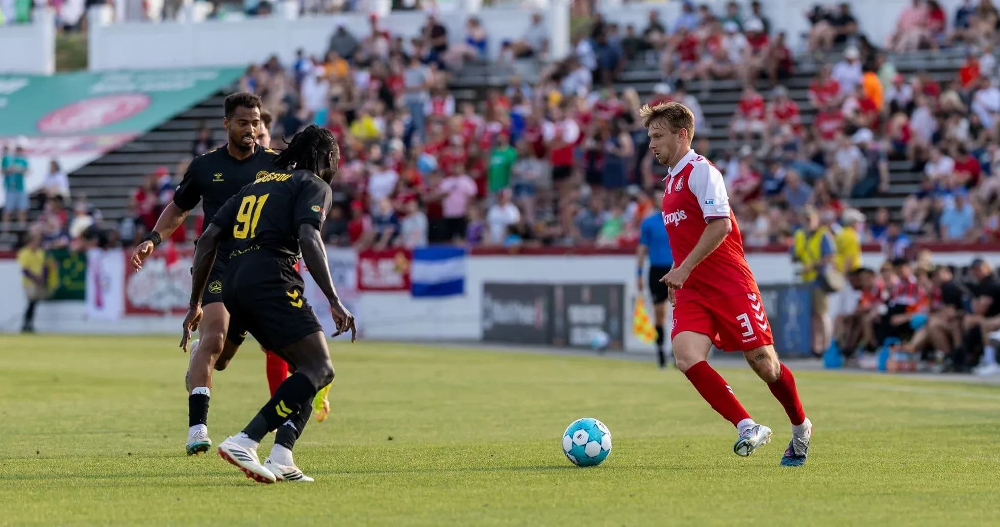 Jugadores de Charleston Battery y FC Tulsa en acción Jugadores de Charleston Battery y FC Tulsa en acción