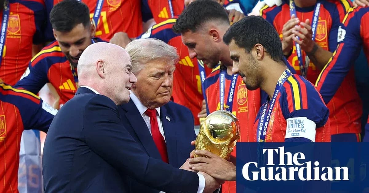 Entrega de la Copa Mundial a jugadores españoles Entrega de la Copa Mundial a jugadores españoles