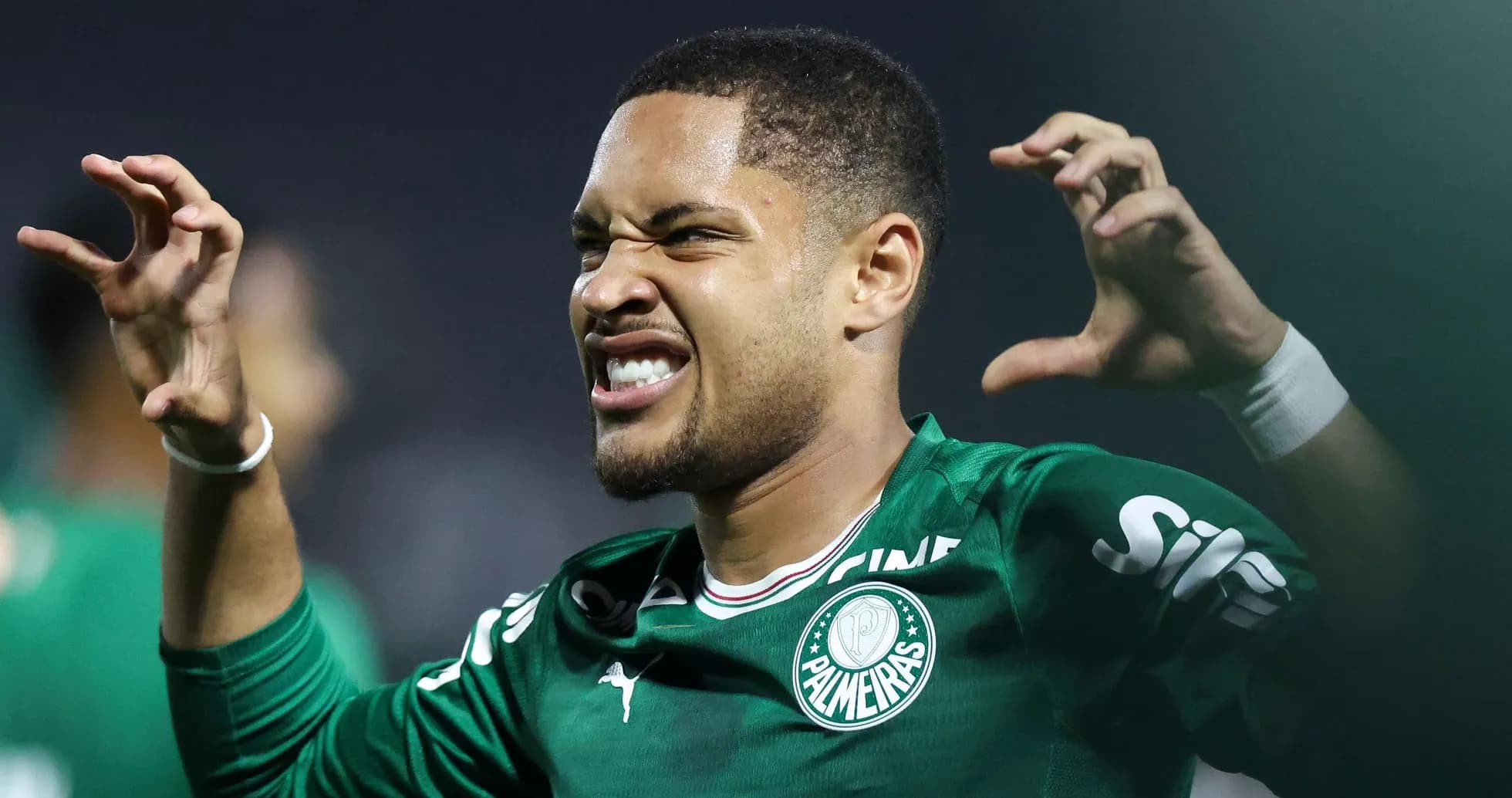 Jugador de Palmeiras celebrando un gol Jugador de Palmeiras celebrando un gol