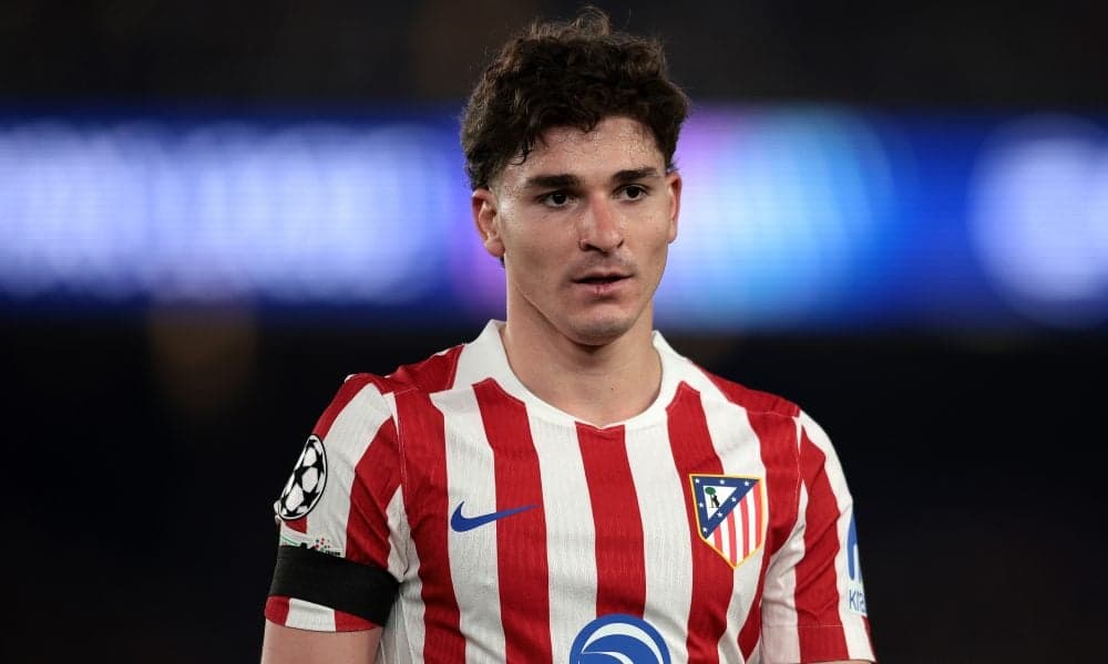 Jugador de Atlético de Madrid en el campo Jugador de Atlético de Madrid en el campo