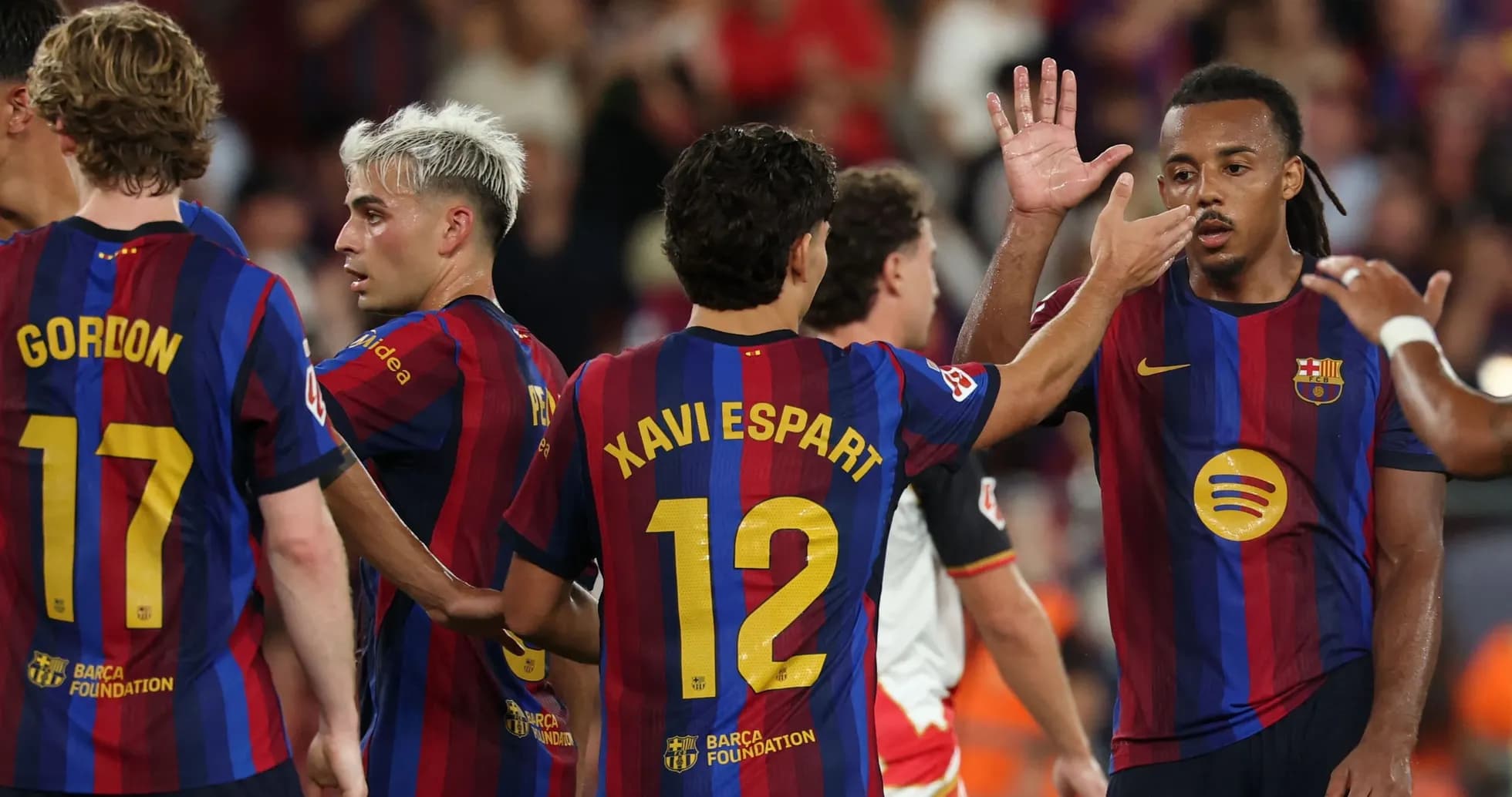 Jugadores de Barcelona celebrando durante un partido Jugadores de Barcelona celebrando durante un partido