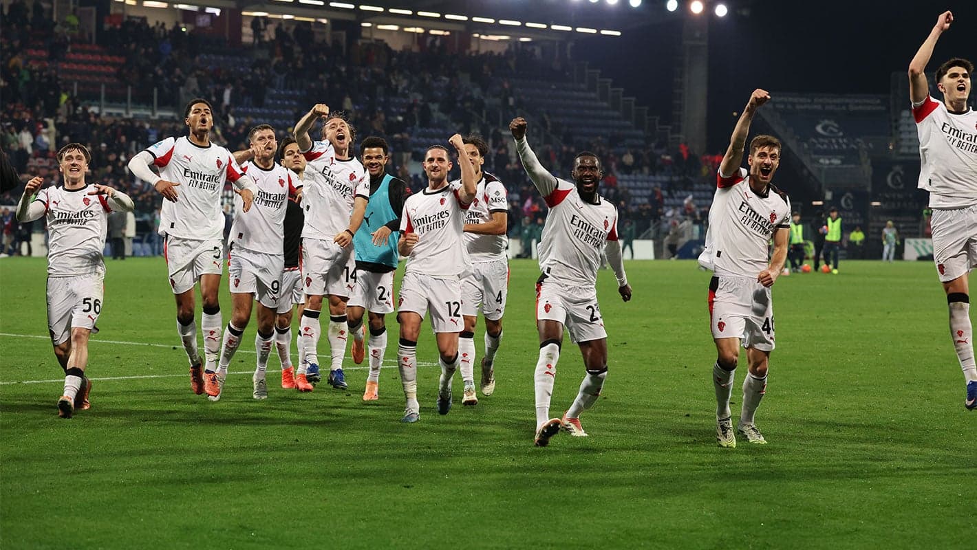 Jugadores del AC Milan celebrando una victoria Jugadores del AC Milan celebrando una victoria