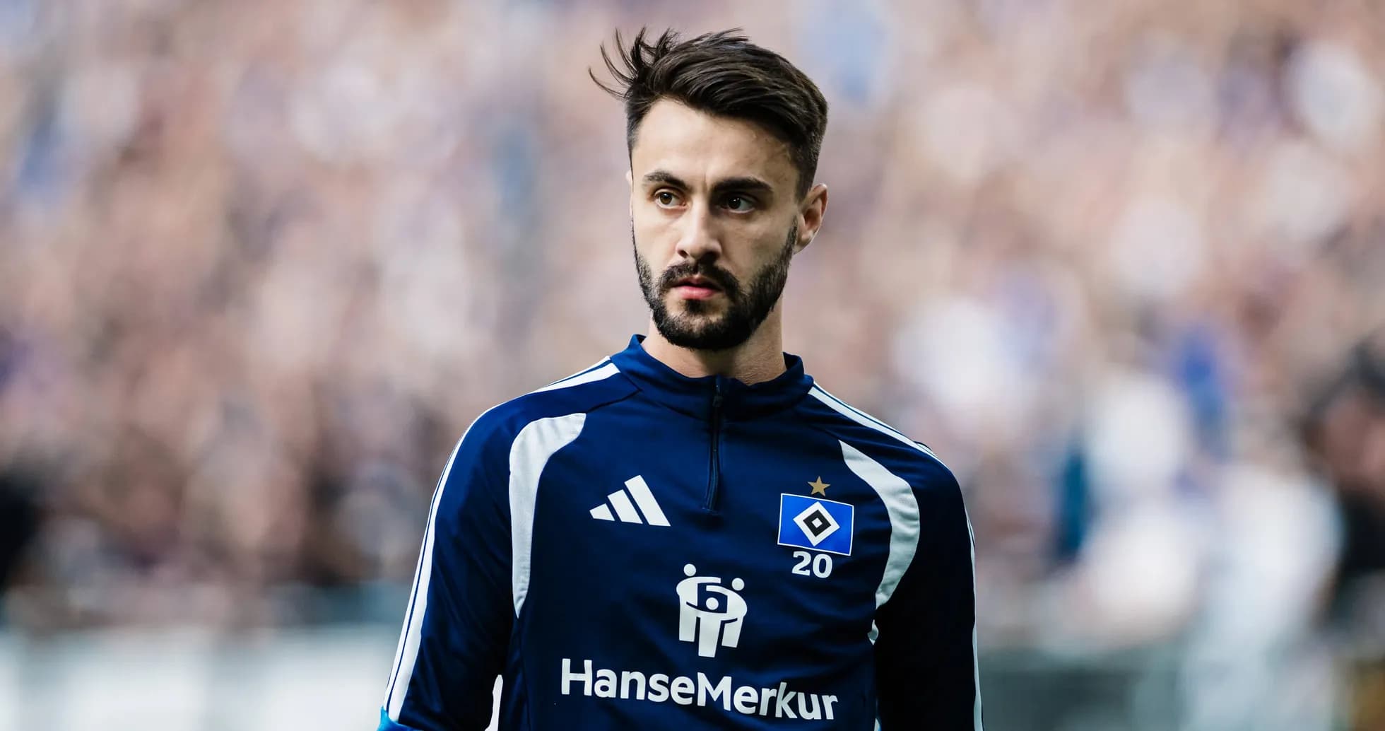 Jugador del HSV en calentamiento previo al partido Jugador del HSV en calentamiento previo al partido