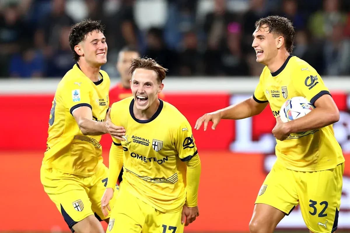 Jugadores de Parma celebrando un gol en el partido Jugadores de Parma celebrando un gol en el partido
