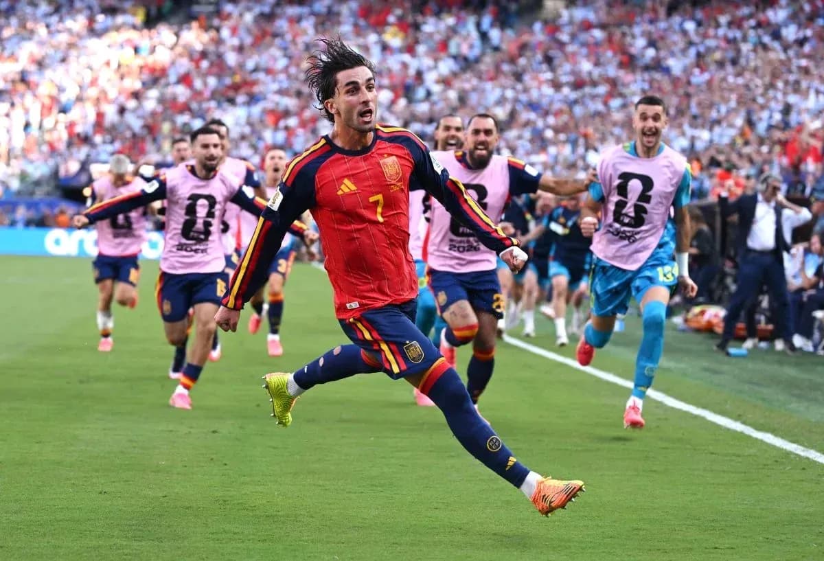 Jugador de España celebra un gol durante el partido Jugador de España celebra un gol durante el partido