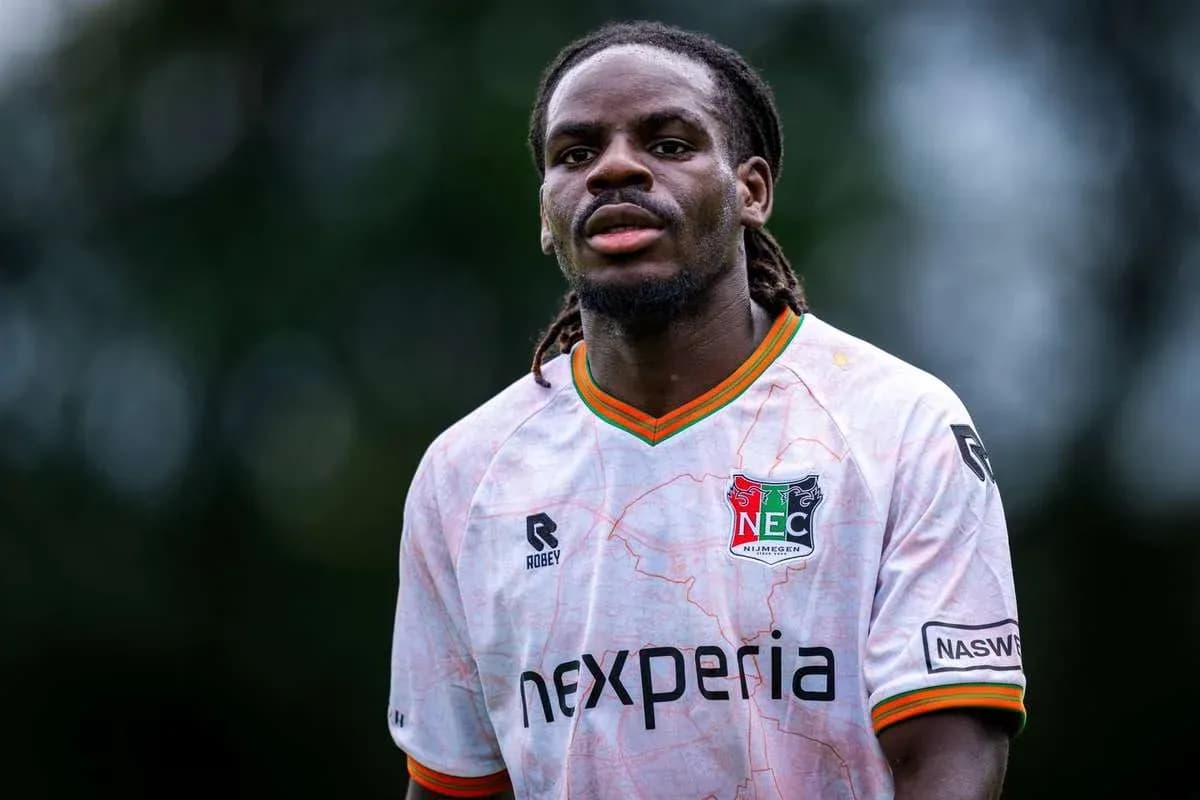 Jugador de NEC Nijmegen en acción Jugador de NEC Nijmegen en acción