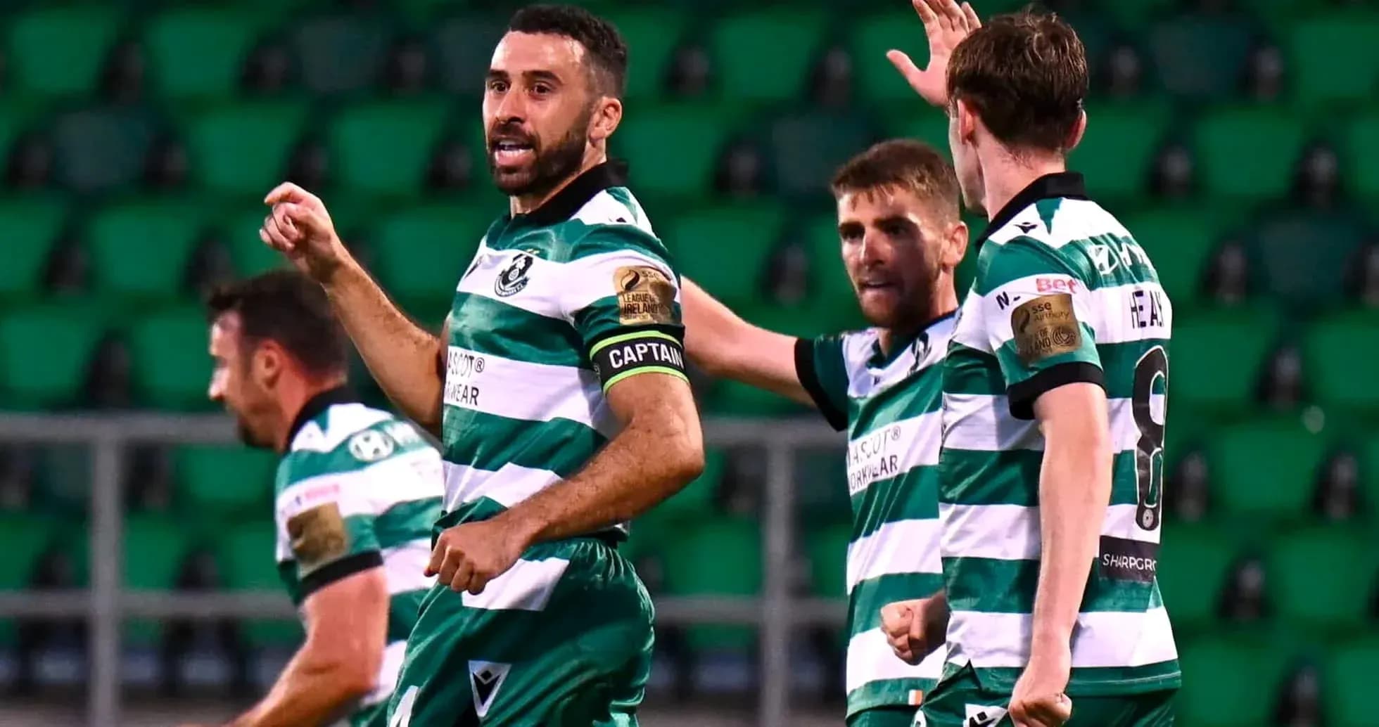 Jugadores de Shamrock Rovers celebrando un gol Jugadores de Shamrock Rovers celebrando un gol