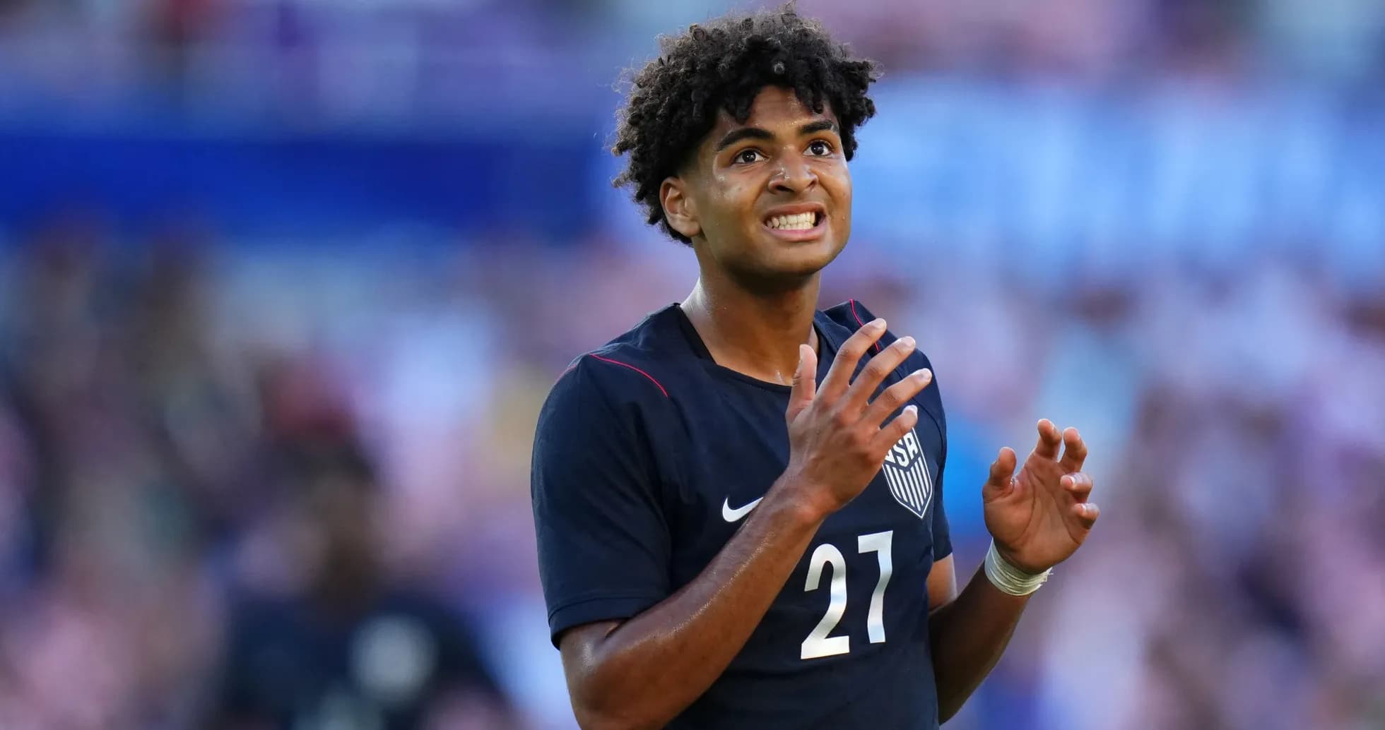 Jugador de Estados Unidos en acción durante el partido Jugador de Estados Unidos en acción durante el partido