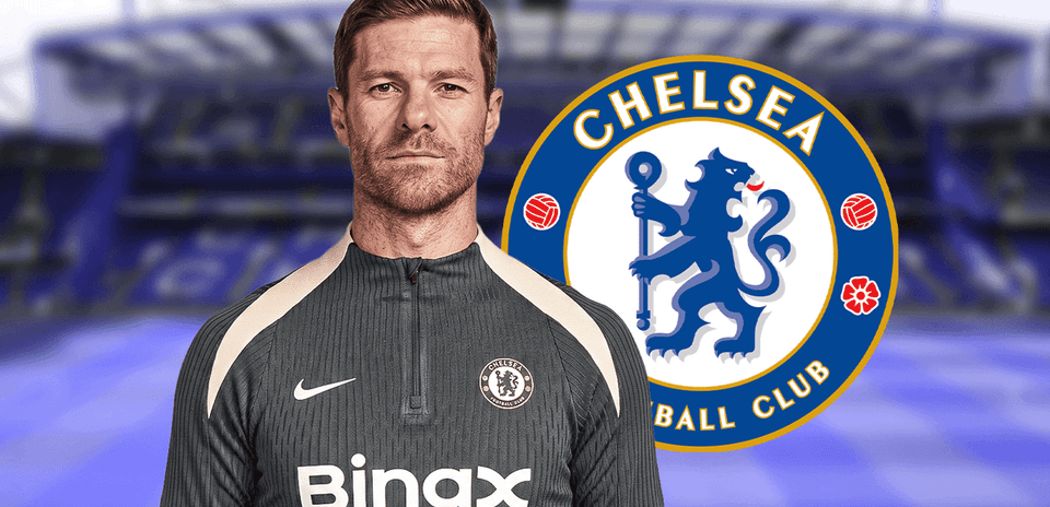 Entrenador de Chelsea posando frente al escudo Entrenador de Chelsea posando frente al escudo