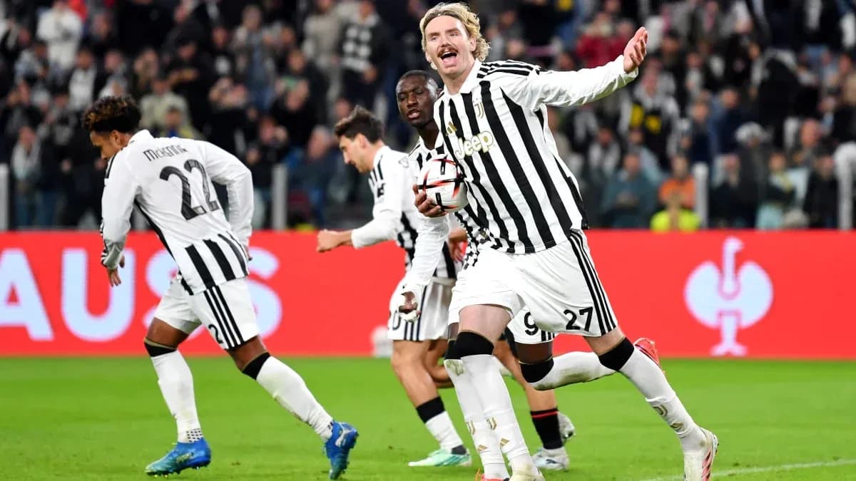 Jugadores de Juventus celebrando un gol en el partido Jugadores de Juventus celebrando un gol en el partido