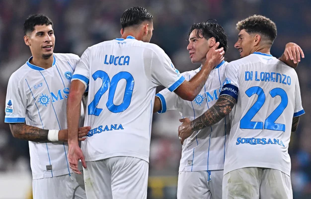 Jugadores de Napoli celebrando un gol Jugadores de Napoli celebrando un gol