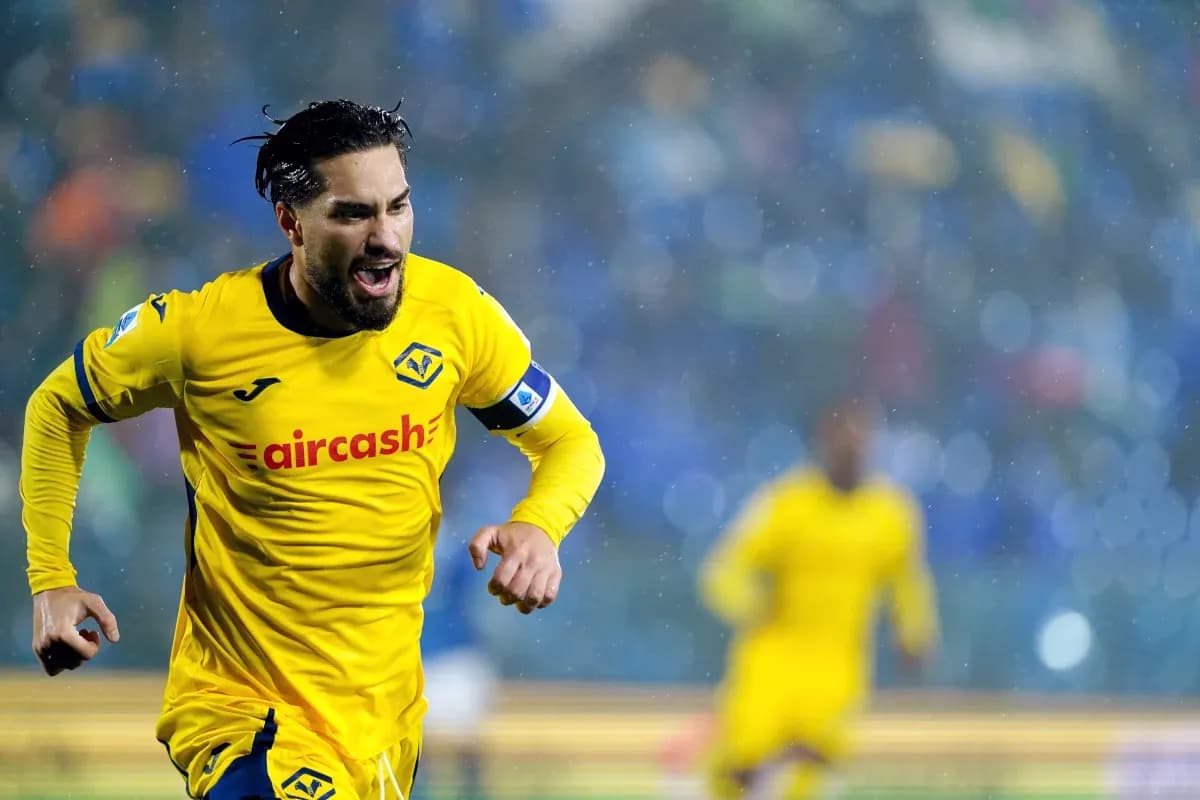 Jugador de Como celebrando un gol Jugador de Como celebrando un gol