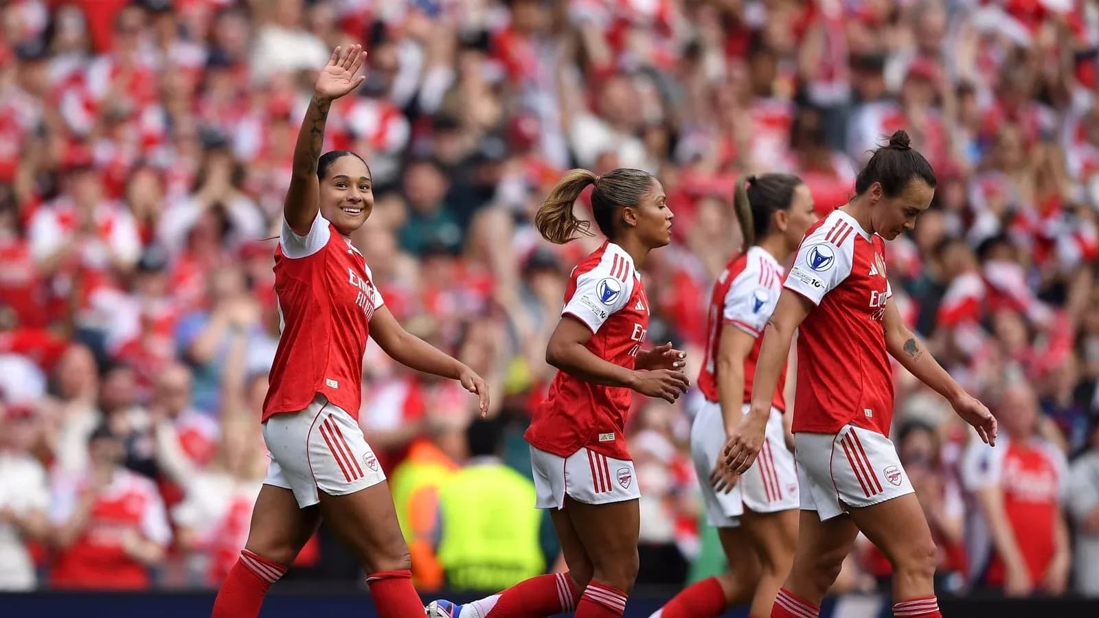 Jugadoras del Arsenal celebrando un gol en el estadio Jugadoras del Arsenal celebrando un gol en el estadio