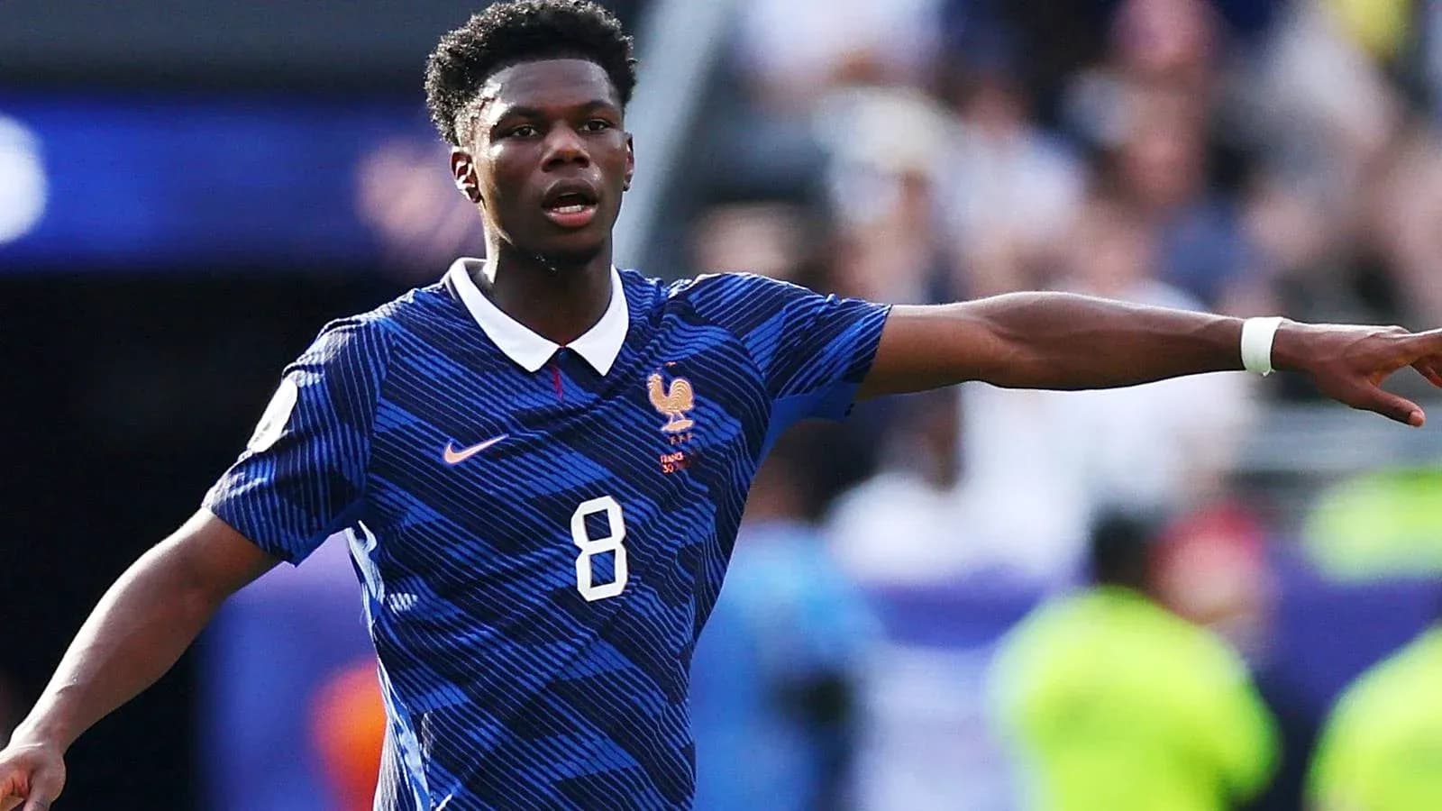Jugador de Francia señalando durante un partido Jugador de Francia señalando durante un partido