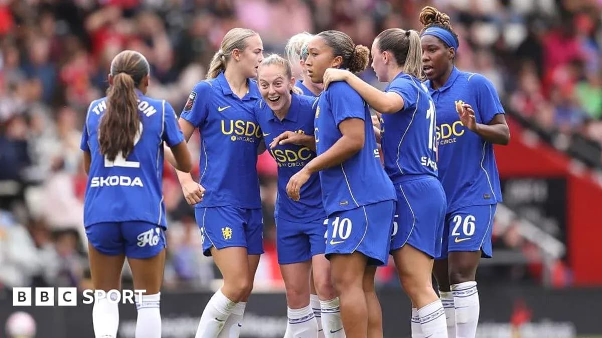 Jugadoras de Chelsea celebrando un gol en partido Jugadoras de Chelsea celebrando un gol en partido