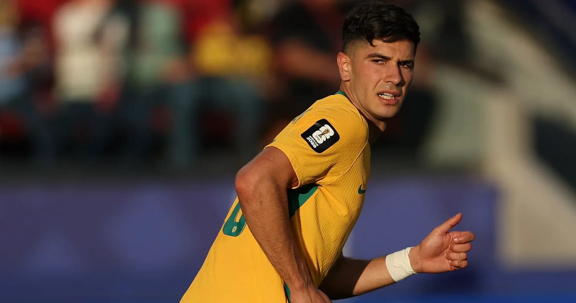 Jugador de Australia corriendo en el campo de juego Jugador de Australia corriendo en el campo de juego