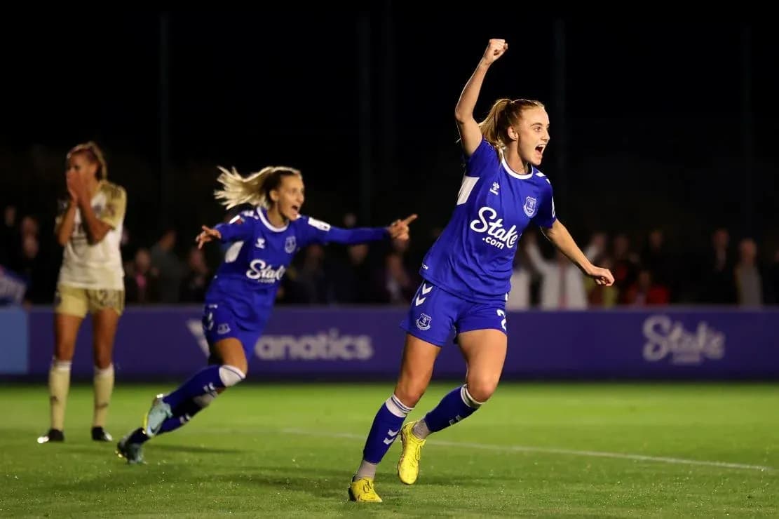 Jugadora de Everton celebra un gol Jugadora de Everton celebra un gol