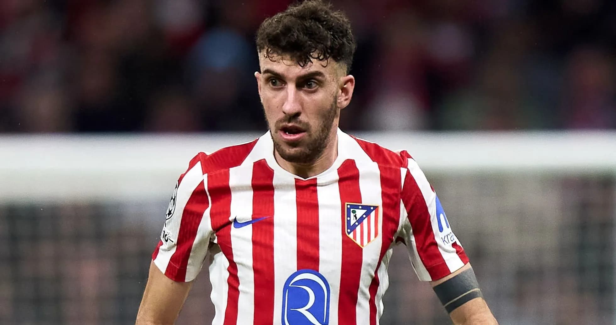 Jugador de Atlético de Madrid en acción durante partido Jugador de Atlético de Madrid en acción durante partido