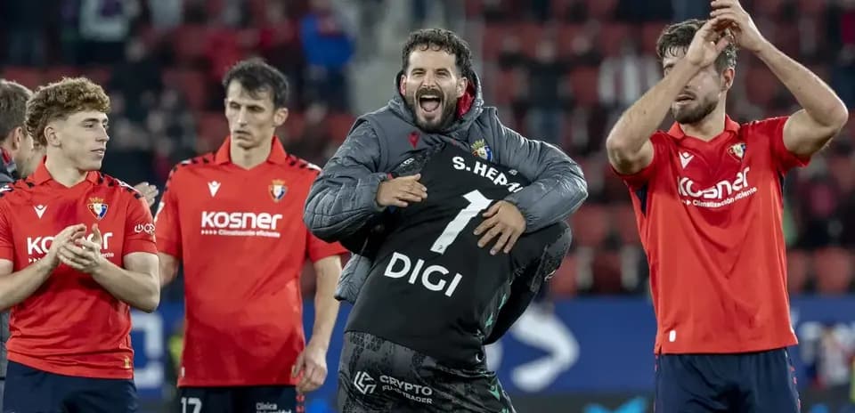 Celebración de jugadores de Osasuna tras el partido Celebración de jugadores de Osasuna tras el partido
