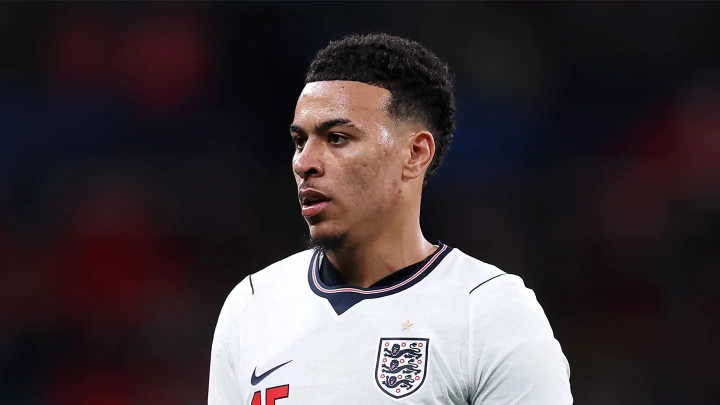 Jugador de Inglaterra en el campo durante un partido Jugador de Inglaterra en el campo durante un partido