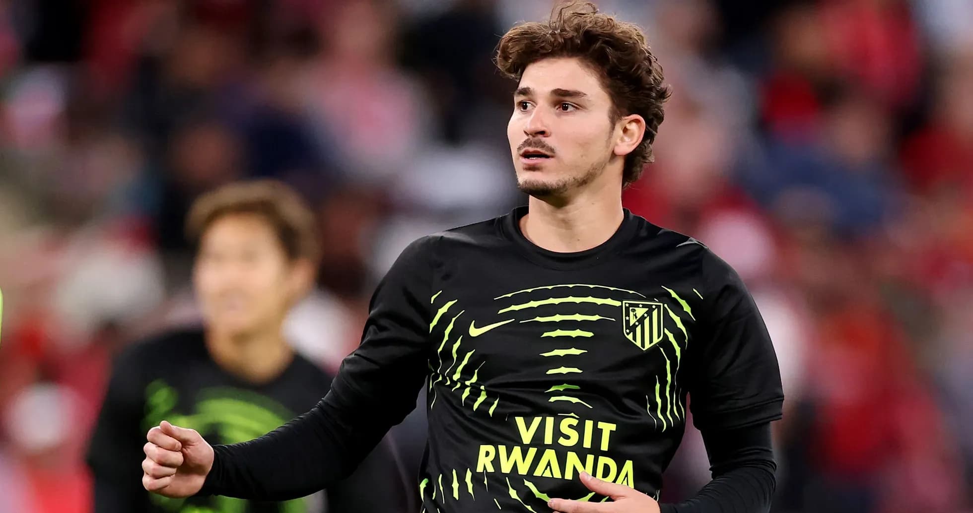 Jugador de Atlético de Madrid en calentamiento previo Jugador de Atlético de Madrid en calentamiento previo