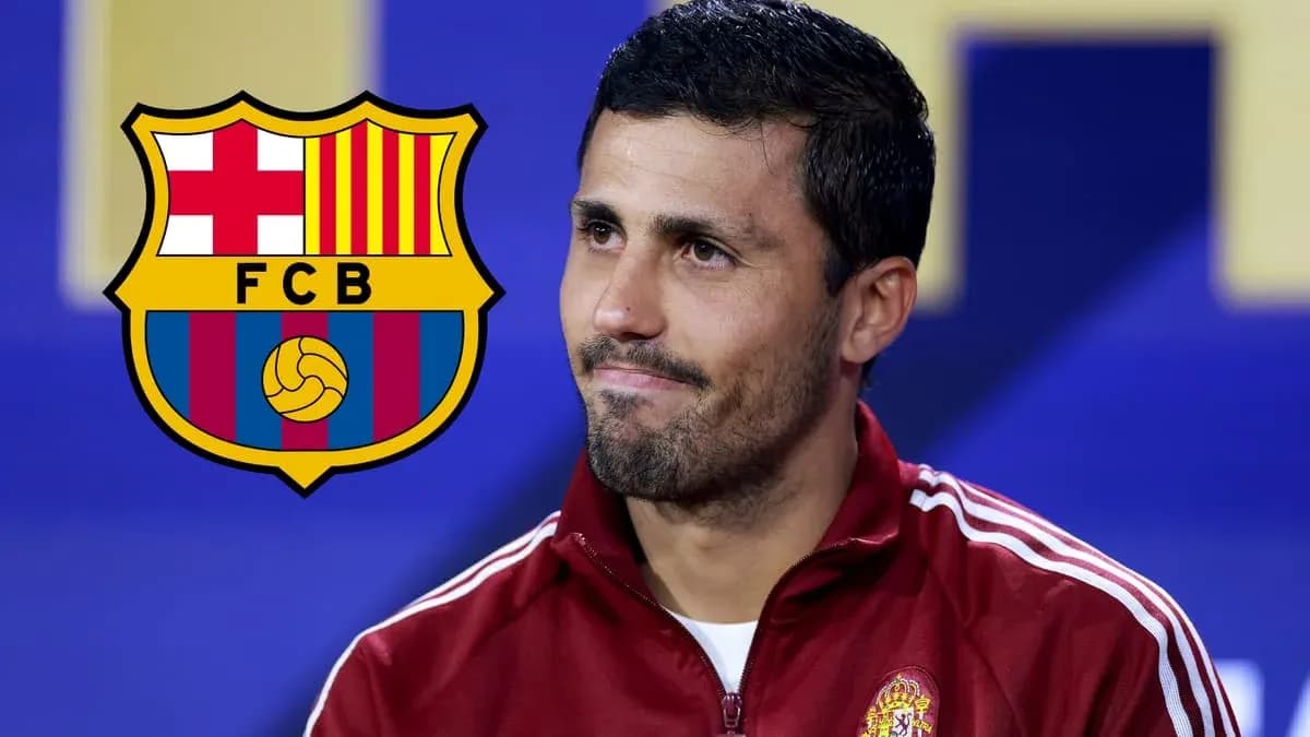 Jugador durante conferencia de prensa con logo del Barça Jugador durante conferencia de prensa con logo del Barça