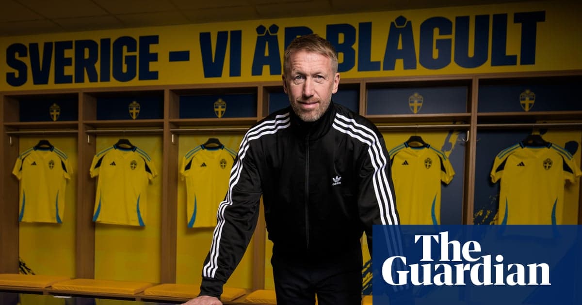 Entrenador en vestuario con camisetas amarillas de Suecia Entrenador en vestuario con camisetas amarillas de Suecia