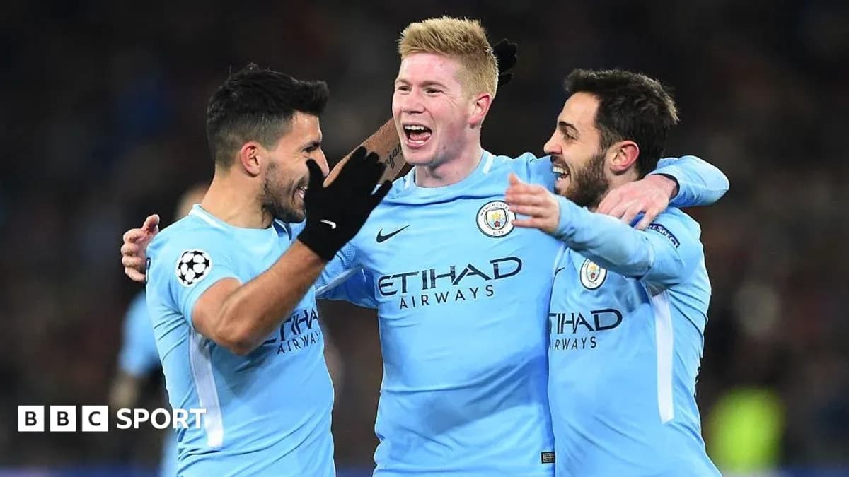 Jugadores de Manchester City celebrando un gol Jugadores de Manchester City celebrando un gol