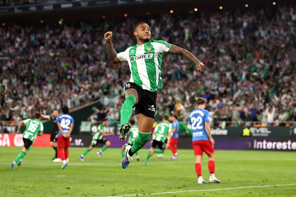 Jugador de Real Betis celebrando un gol Jugador de Real Betis celebrando un gol